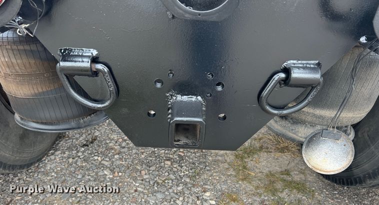 image for item DO8866 1991 Freightliner FLD120  semi truck