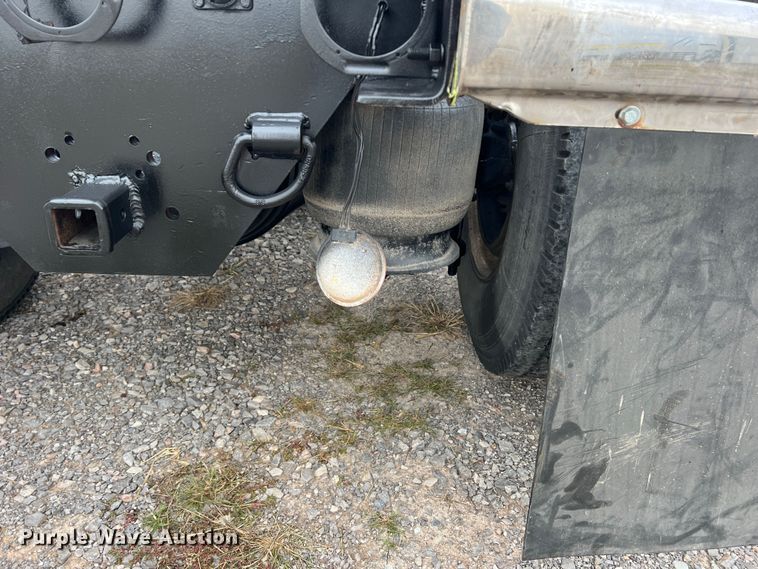 image for item DO8866 1991 Freightliner FLD120  semi truck