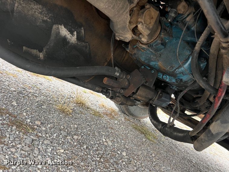 image for item DO8866 1991 Freightliner FLD120  semi truck