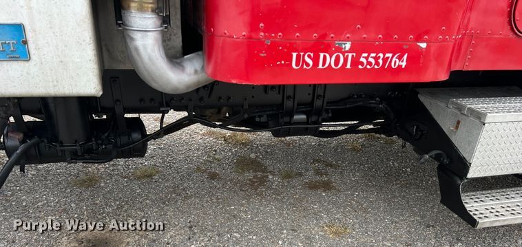 image for item DO8866 1991 Freightliner FLD120  semi truck