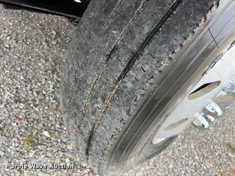 image for item DO8866 1991 Freightliner FLD120  semi truck