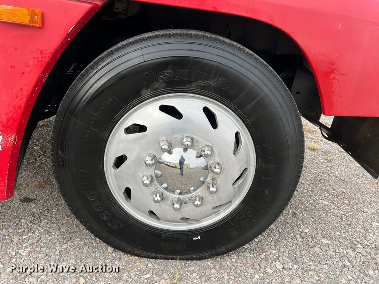 image for item DO8866 1991 Freightliner FLD120  semi truck