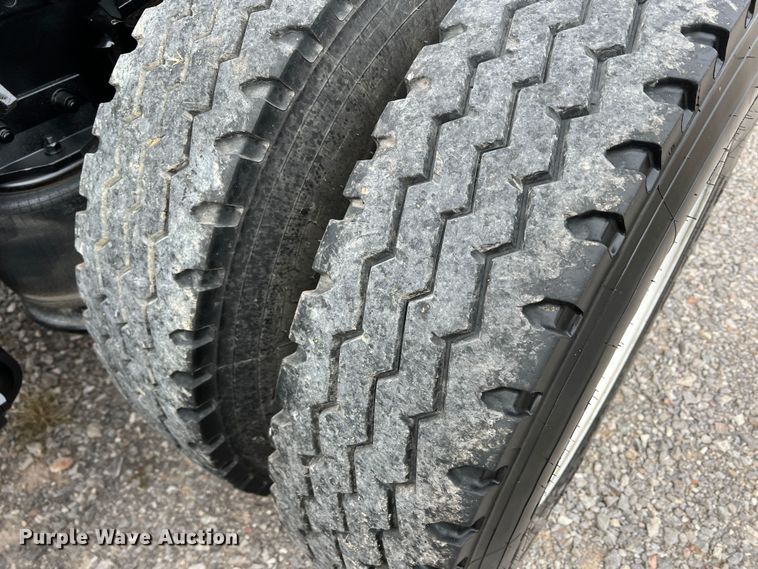 image for item DO8866 1991 Freightliner FLD120  semi truck