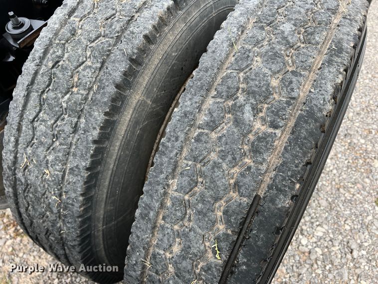 image for item DO8866 1991 Freightliner FLD120  semi truck