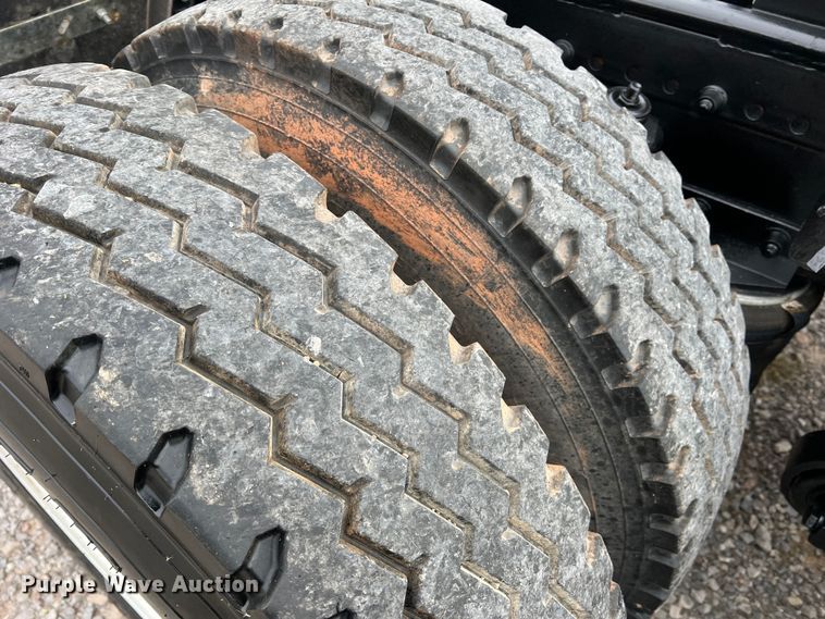 image for item DO8866 1991 Freightliner FLD120  semi truck