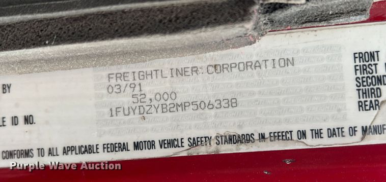 image for item DO8866 1991 Freightliner FLD120  semi truck