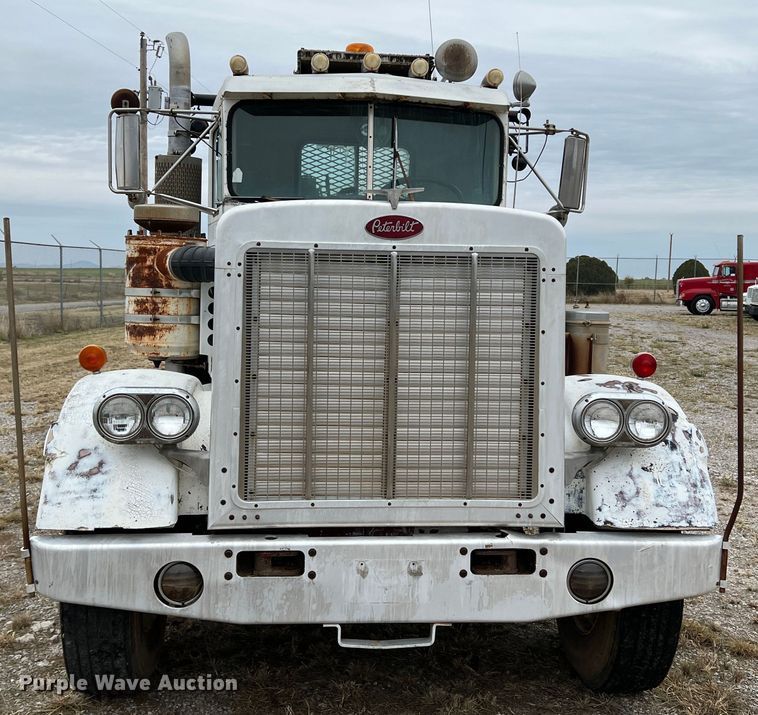 image for item DO8868 1975 Peterbilt  semi truck