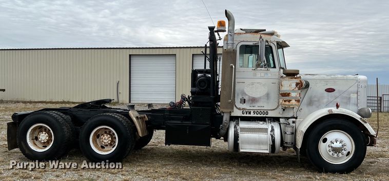 image for item DO8868 1975 Peterbilt  semi truck