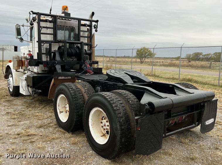 image for item DO8868 1975 Peterbilt  semi truck