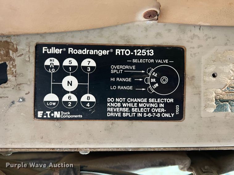image for item DO8868 1975 Peterbilt  semi truck