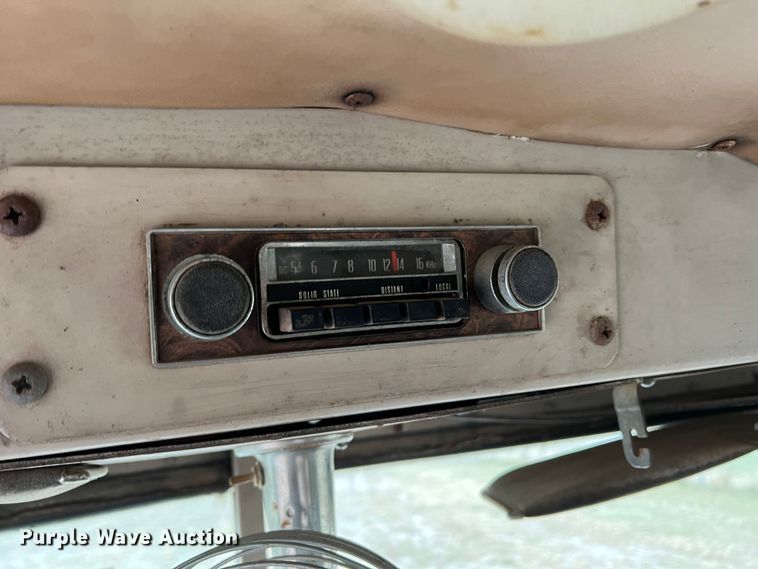 image for item DO8868 1975 Peterbilt  semi truck