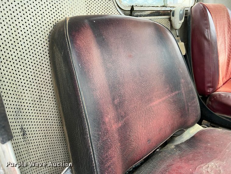 image for item DO8868 1975 Peterbilt  semi truck