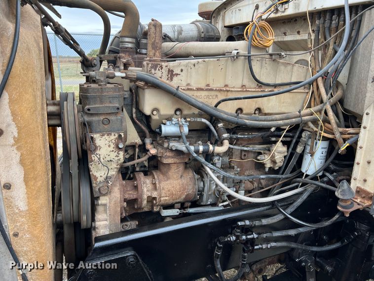 image for item DO8868 1975 Peterbilt  semi truck
