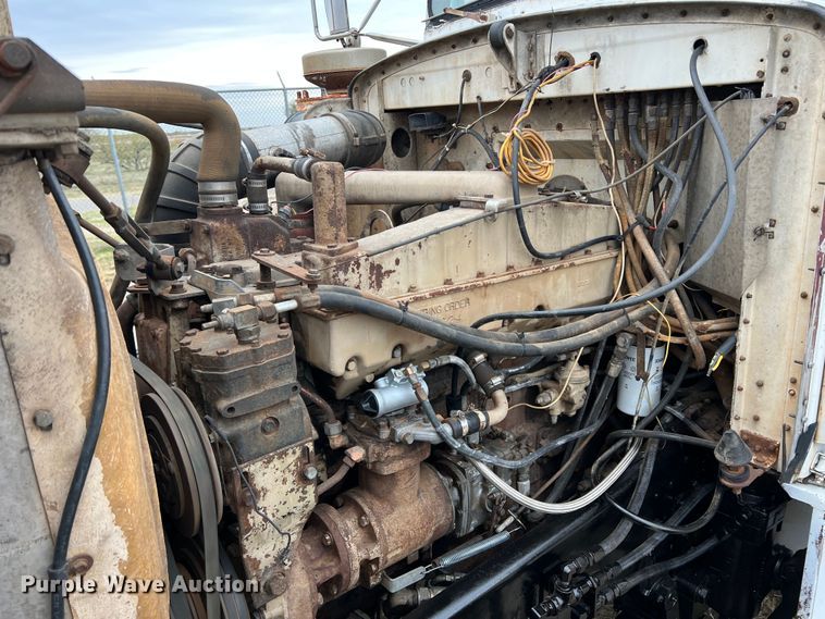 image for item DO8868 1975 Peterbilt  semi truck