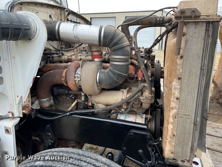 image for item DO8868 1975 Peterbilt  semi truck