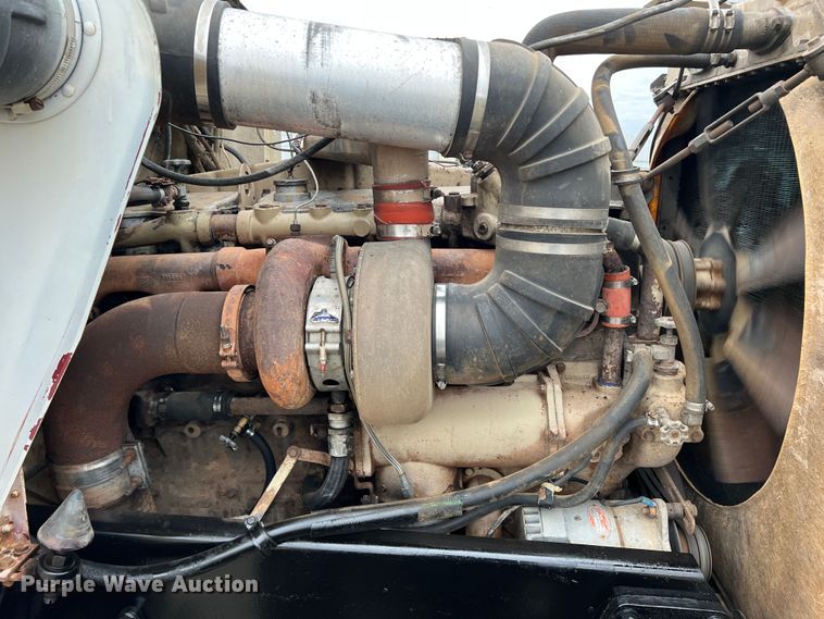 image for item DO8868 1975 Peterbilt  semi truck