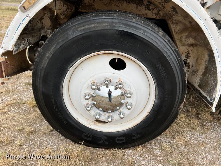 image for item DO8868 1975 Peterbilt  semi truck