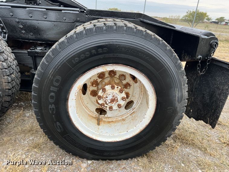 image for item DO8868 1975 Peterbilt  semi truck