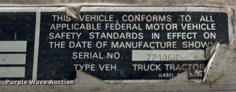 image for item DO8868 1975 Peterbilt  semi truck