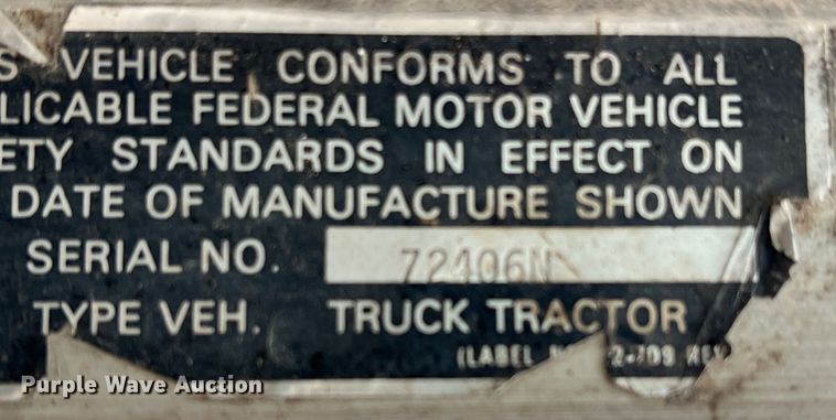 image for item DO8868 1975 Peterbilt  semi truck