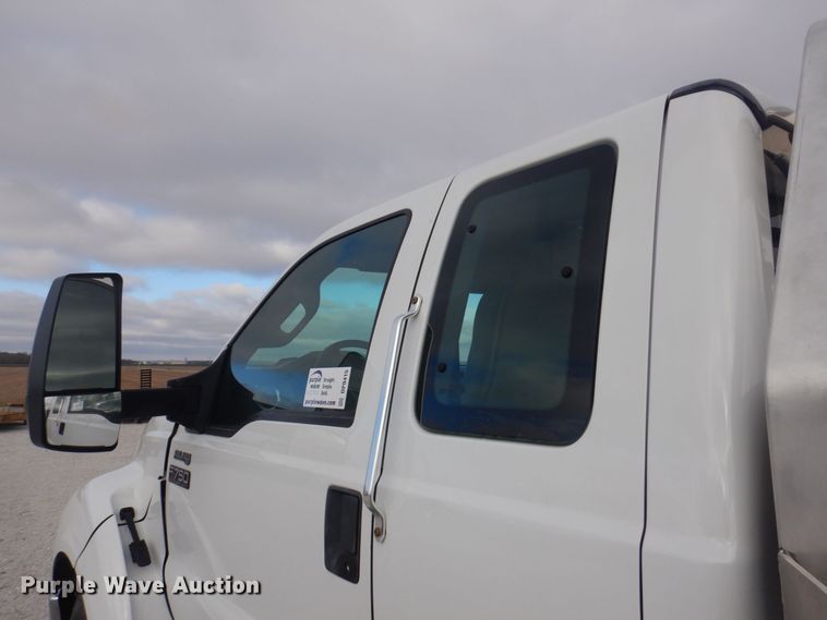 image for item DP0415 2015 Ford F750 Super Duty XLT  SuperCab flatbed truck