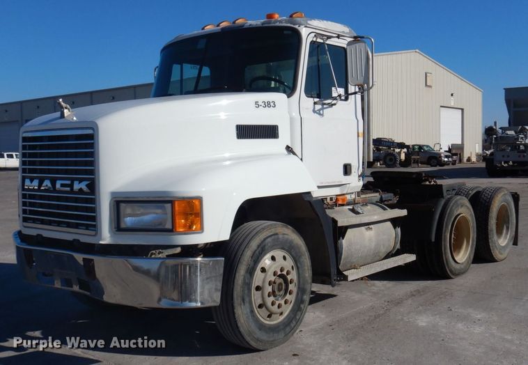image for item DP0435 1995 Mack CH613  semi truck