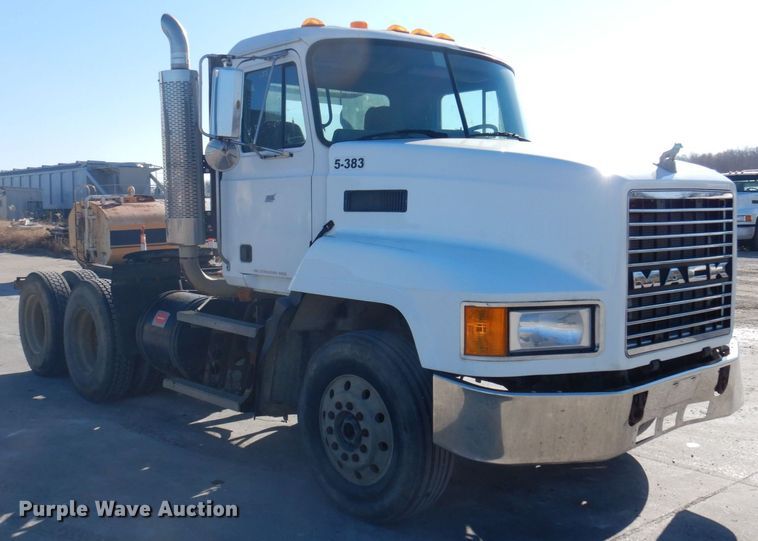 image for item DP0435 1995 Mack CH613  semi truck
