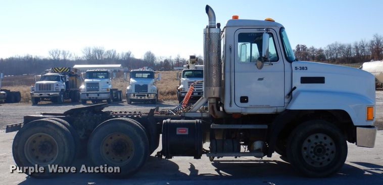 image for item DP0435 1995 Mack CH613  semi truck