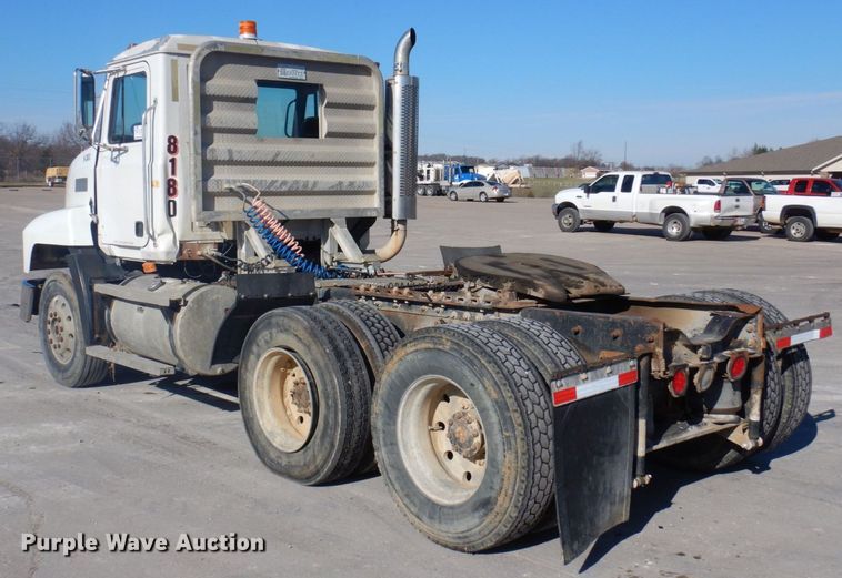 image for item DP0435 1995 Mack CH613  semi truck