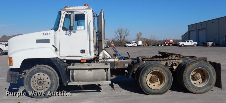 image for item DP0435 1995 Mack CH613  semi truck