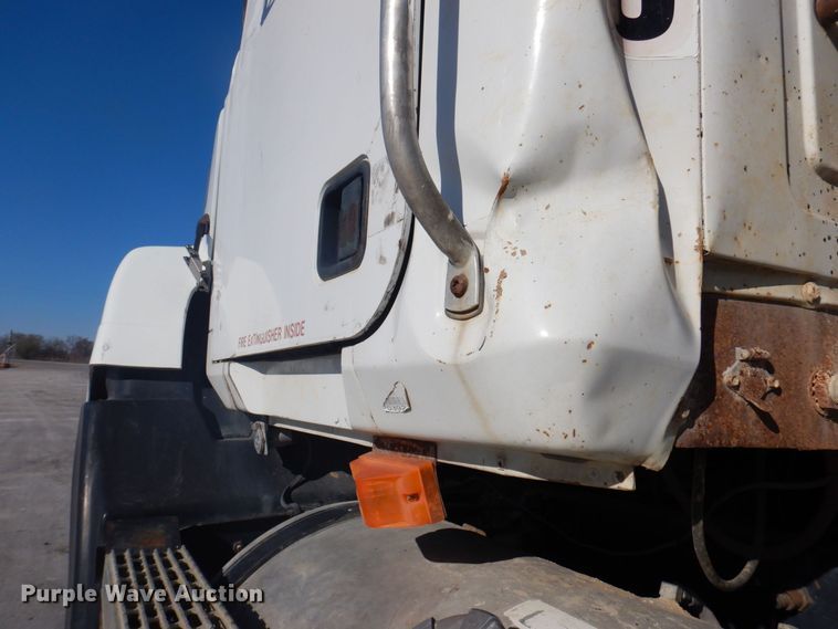 image for item DP0435 1995 Mack CH613  semi truck