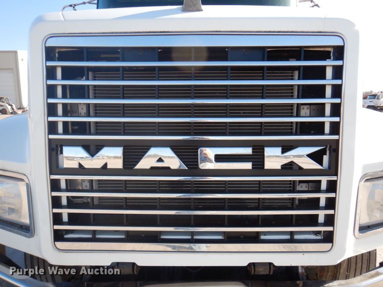 image for item DP0435 1995 Mack CH613  semi truck