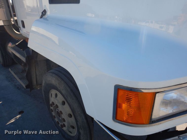 image for item DP0435 1995 Mack CH613  semi truck