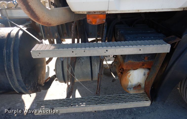 image for item DP0435 1995 Mack CH613  semi truck