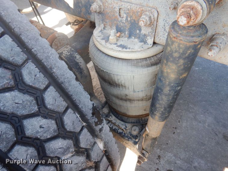 image for item DP0435 1995 Mack CH613  semi truck