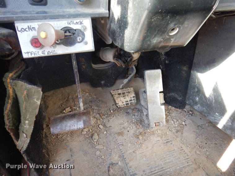 image for item DP0435 1995 Mack CH613  semi truck