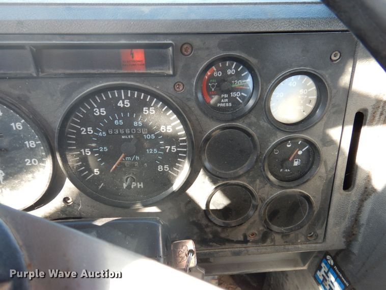 image for item DP0435 1995 Mack CH613  semi truck