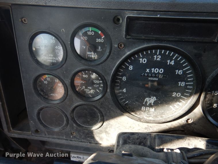 image for item DP0435 1995 Mack CH613  semi truck