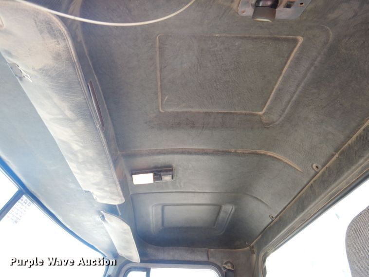 image for item DP0435 1995 Mack CH613  semi truck