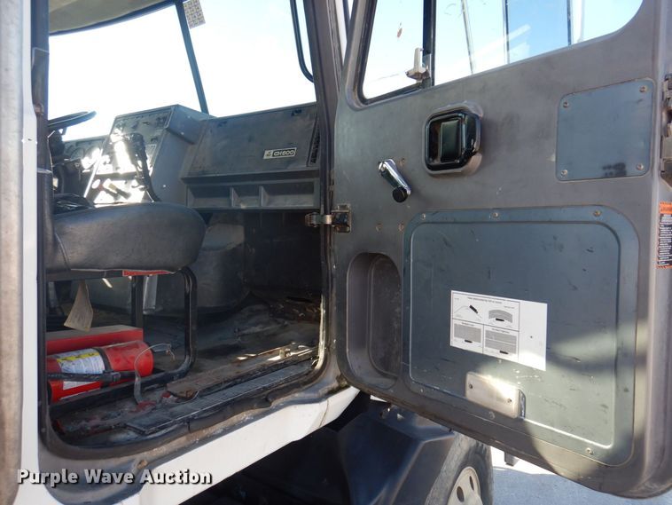 image for item DP0435 1995 Mack CH613  semi truck