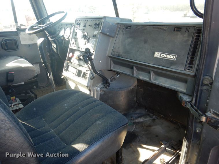 image for item DP0435 1995 Mack CH613  semi truck