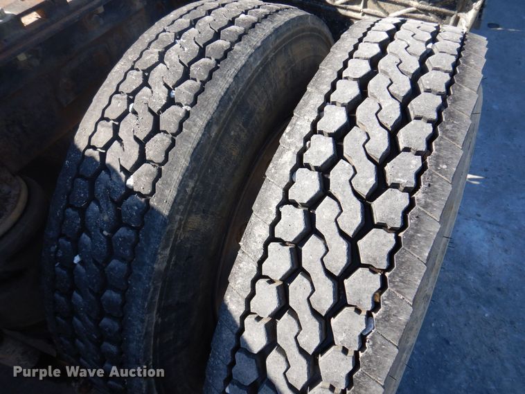 image for item DP0435 1995 Mack CH613  semi truck