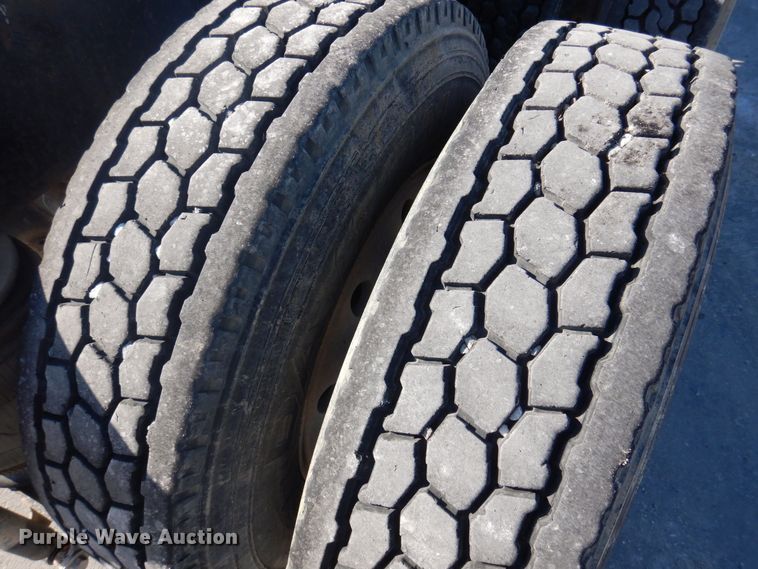 image for item DP0435 1995 Mack CH613  semi truck