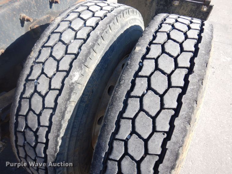 image for item DP0435 1995 Mack CH613  semi truck