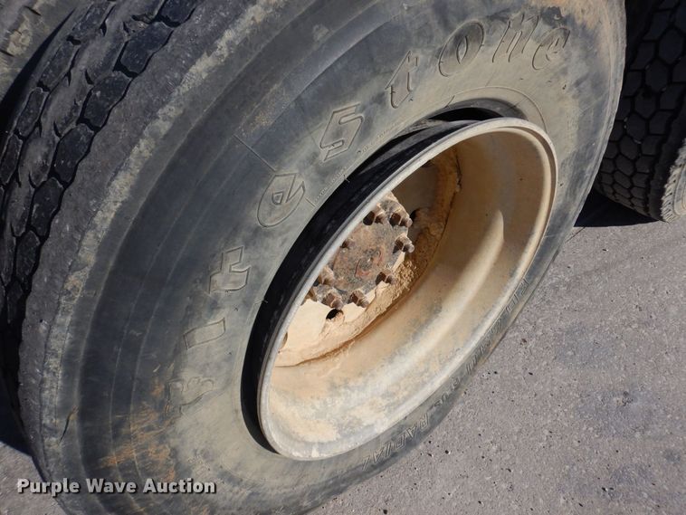 image for item DP0435 1995 Mack CH613  semi truck