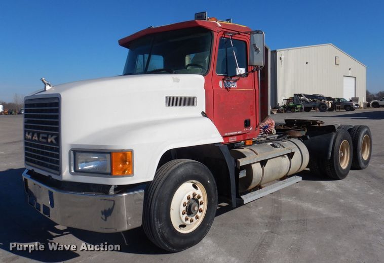 image for item DP0437 1994 Mack CH613  semi truck