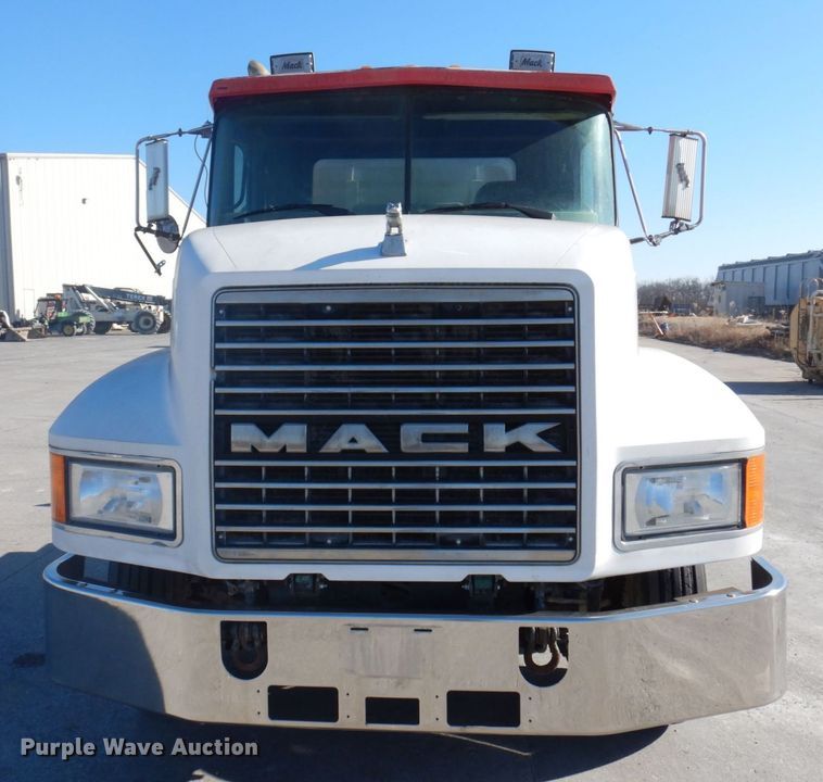 image for item DP0437 1994 Mack CH613  semi truck