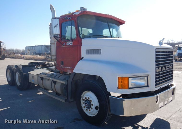 image for item DP0437 1994 Mack CH613  semi truck