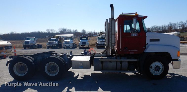 image for item DP0437 1994 Mack CH613  semi truck