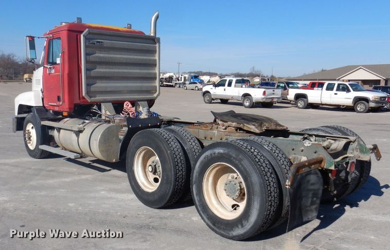 image for item DP0437 1994 Mack CH613  semi truck